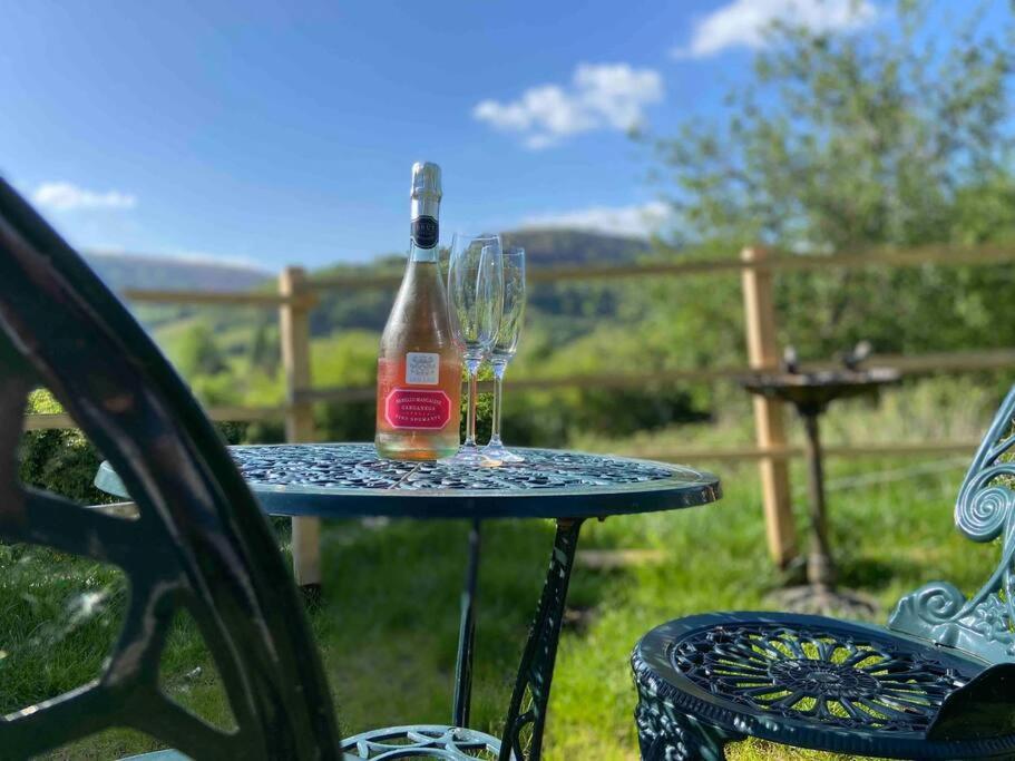 クリックホーウェル Couples Getaway, With Mountain Views/Dog Friendlyヴィラ エクステリア 写真